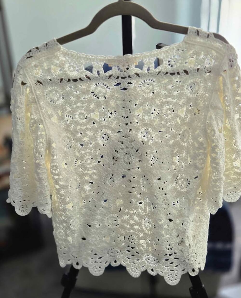 Solitaire White Crochet Lace Top Size Small Boho Sheer FLoral Festical Cover Up